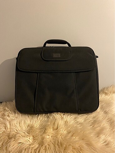 Case logic laptop çantası