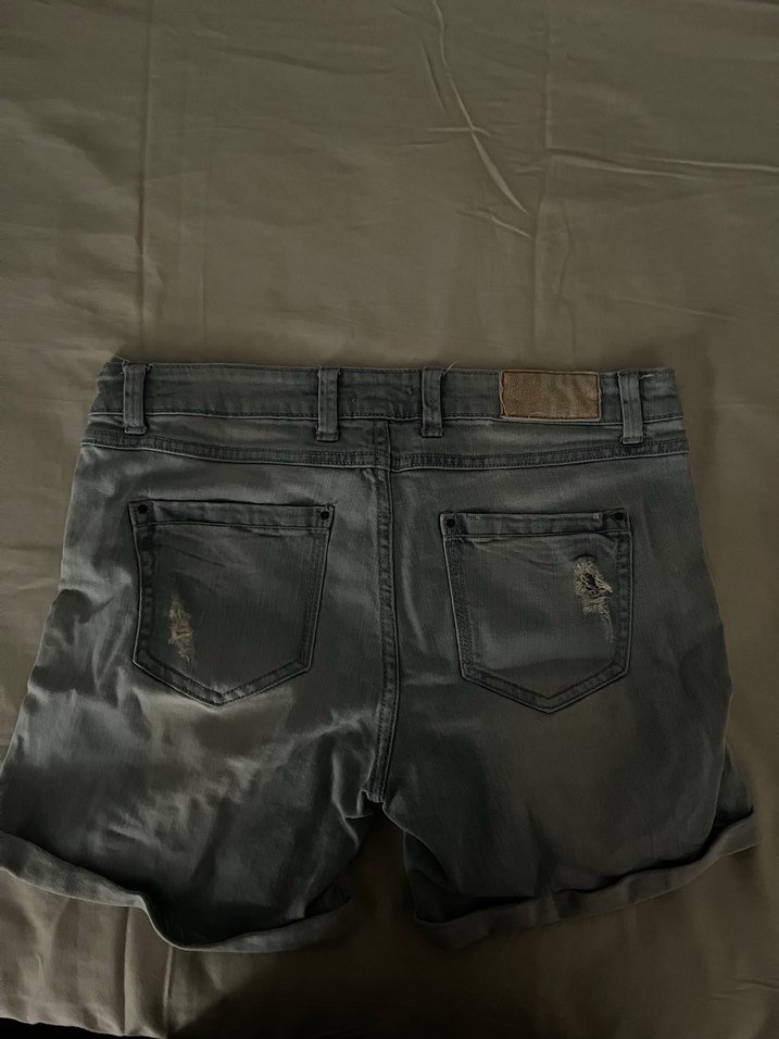 Açık mavi kot şort - Görsel 3