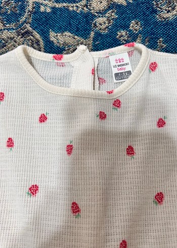 Kısa Kollu Beyaz Çilekli 

 Kız Elbisesi - Görsel 3