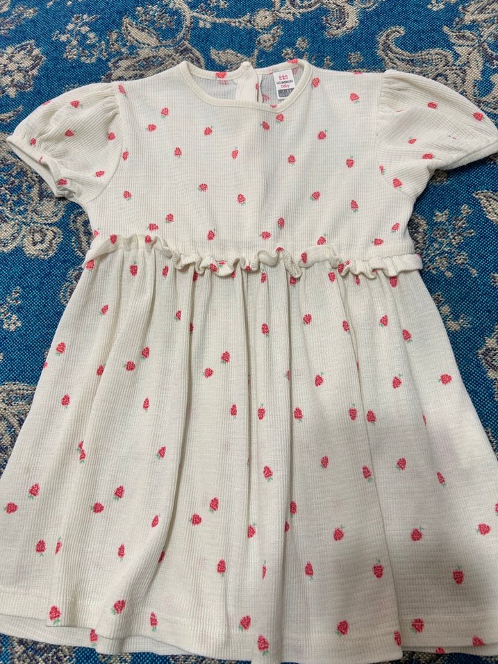 Kısa Kollu Beyaz Çilekli 

 Kız Elbisesi - Görsel 2