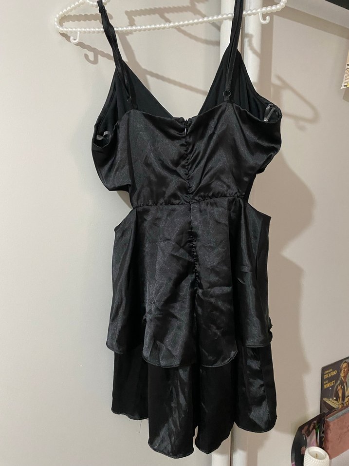 Siyah V Yaka Volanlı Mini Elbise - Görsel 3