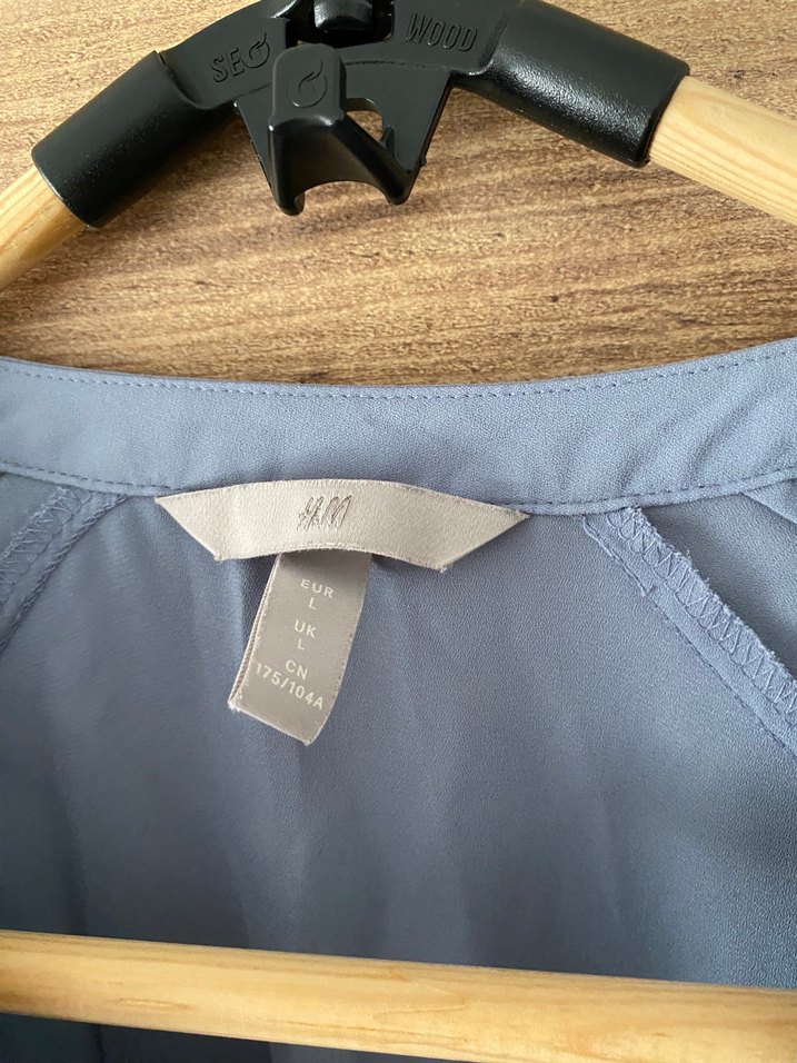 V Yaka Gri Pilili Bluz - Görsel 2