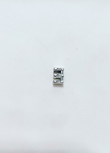 Beden Pandora harf charm