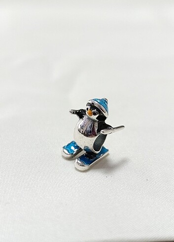 Beden Penguen Pandora Charm