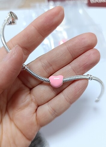 Beden Pembe kalp Pandora Charm