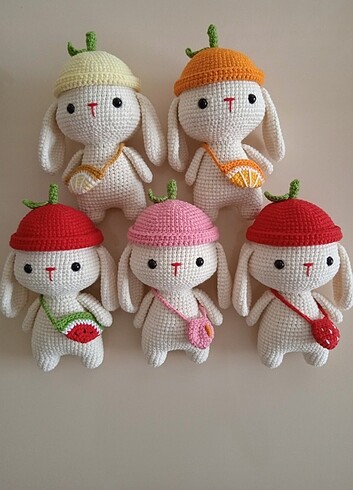 Diğer Amigurumi şapkalı tavşan