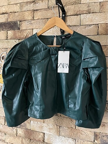 ZARA YEŞİL DERİ BALON KOL CROP