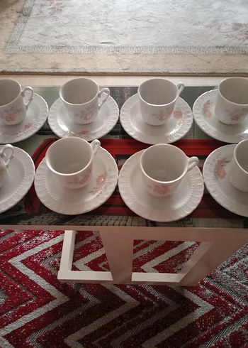Beden Beyaz Çiçek Desenli 8 kişilik Fincan Takımı