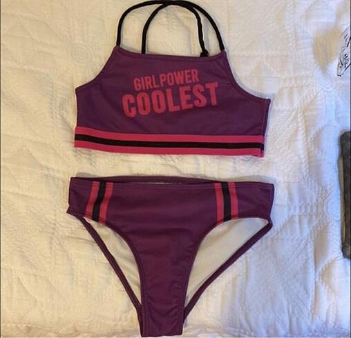 Kız çocuğu bikini