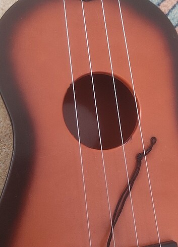 Beden oyuncak gitar
