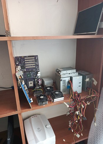 Beyaz Masaüstü Bilgisayar Parçaları