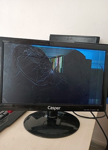 Ekran kırık monitör