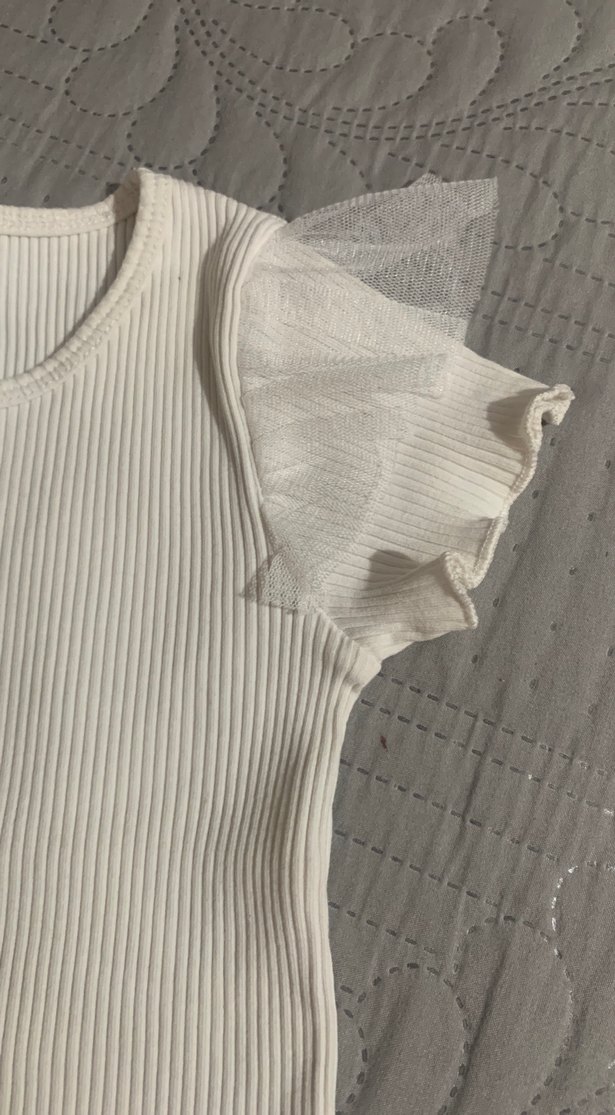 Kız Çocuk Beyaz Fırfırlı Kısa Kollu Bluz - Görsel 3