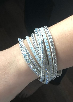 Bilindik Swarovski klasiği, smart casual 