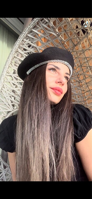 Taş detaylı siyah ressam şapka