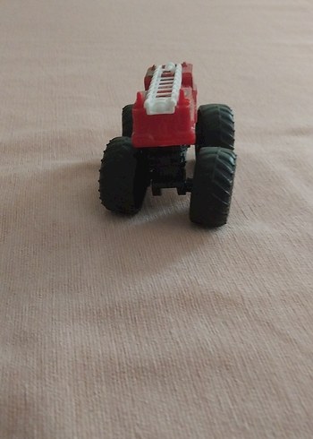 Kırmızı Renkli Oyuncak Canavar Kamyon