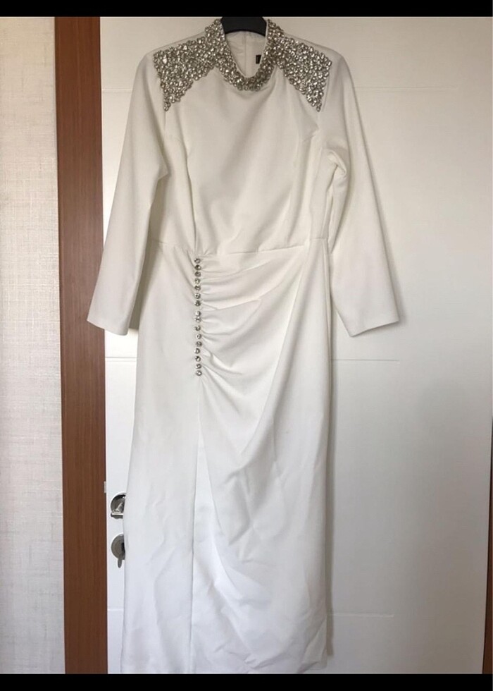 Beyaz taşlı uzun abiye - Görsel 5