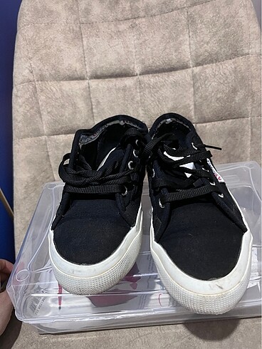 36 Beden Superga