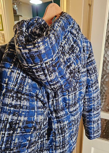 Twist Mavi Desenli Kadın Şişme Mont - Görsel 4