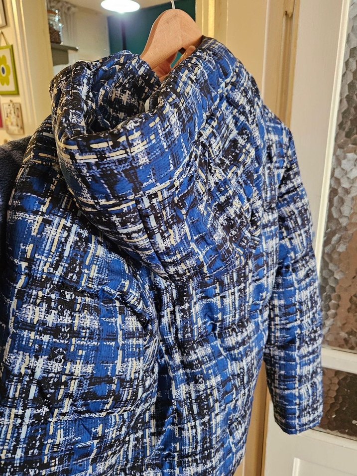 Twist Mavi Desenli Kadın Şişme Mont - Görsel 4