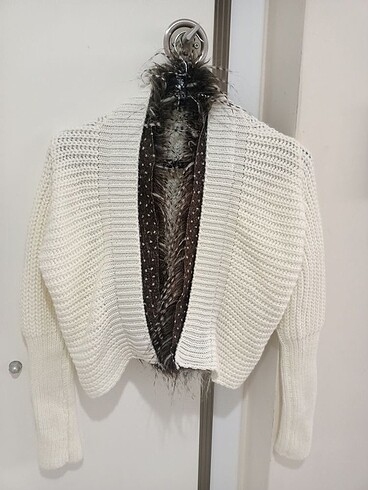 Tüylü beyaz kısa hırka - Görsel 3