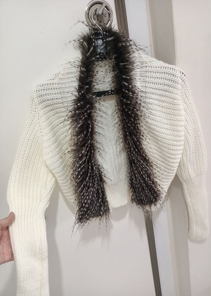 Tüylü beyaz kısa hırka - Görsel 2