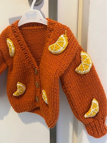 Üç boyutlu portakallı turuncu bebek örme hırka - Görsel 3