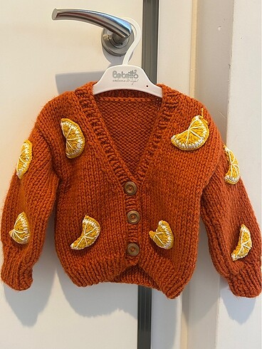 Üç boyutlu portakallı turuncu bebek örme hırka - Görsel 4