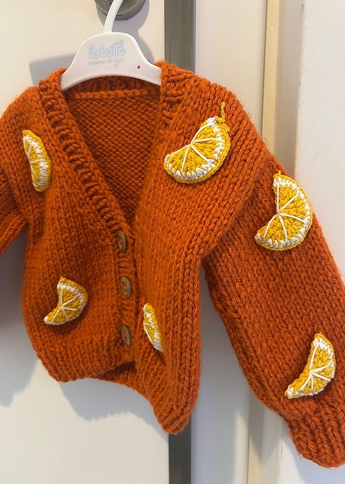 Üç boyutlu portakallı turuncu bebek örme hırka - Görsel 3
