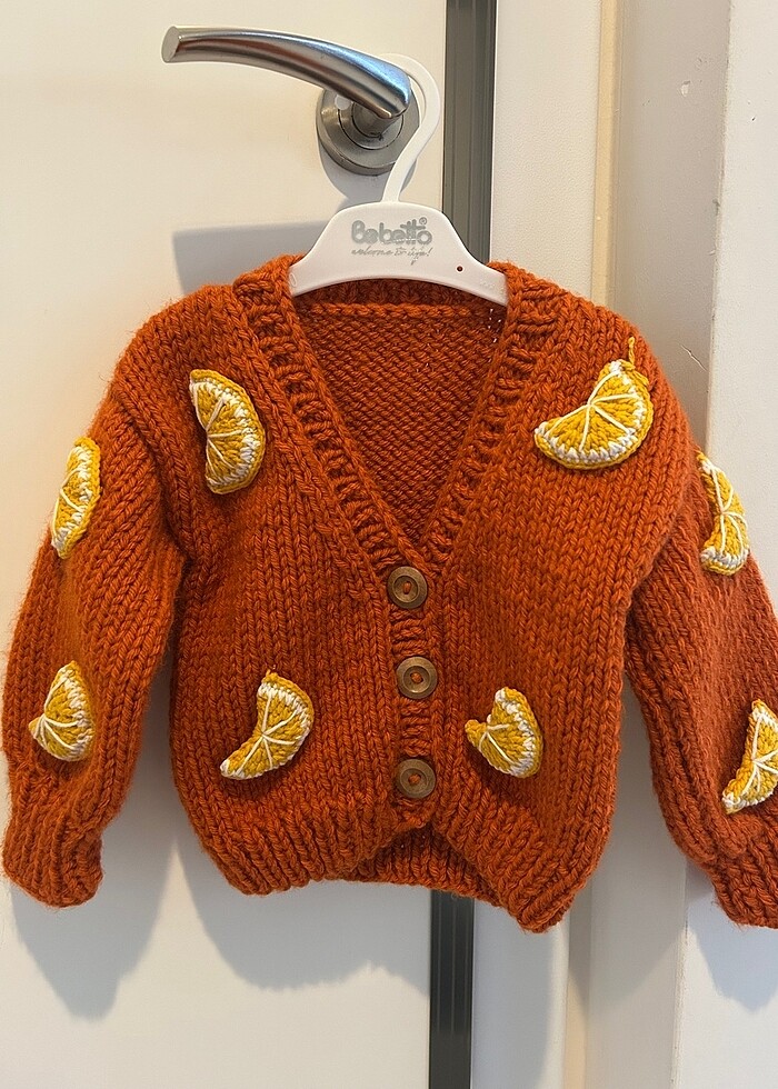 Üç boyutlu portakallı turuncu bebek örme hırka - Görsel 4