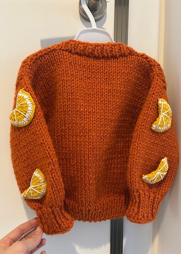 Üç boyutlu portakallı turuncu bebek örme hırka - Görsel 5