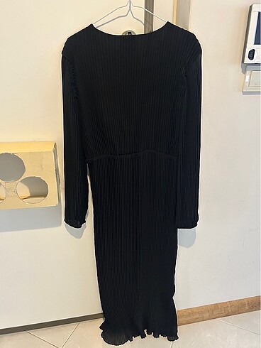 Trendyol milla siyah pileli gece elbisesi - Görsel 4