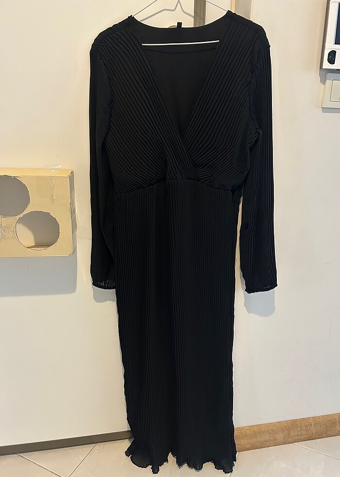 Trendyol milla siyah pileli gece elbisesi - Görsel 2