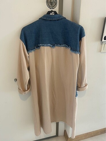 Cos kot detaylı bej düğmeli sweat elbise - Görsel 5