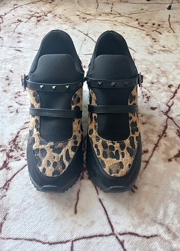 Leopar desenli spor