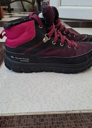 Decathlon Siyah bot