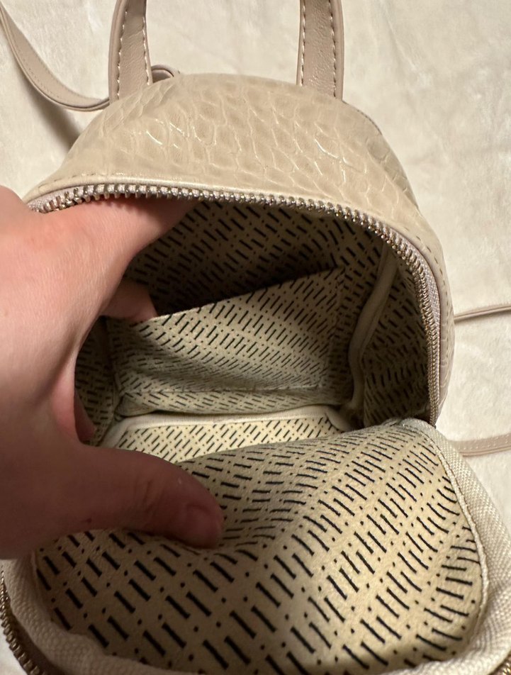 Bej Yılan Desenli Kadın Deri Sırt Çantası - Görsel 4