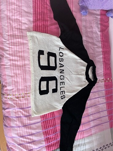 BERSHKA LOS ANGELES CROP KAZAK