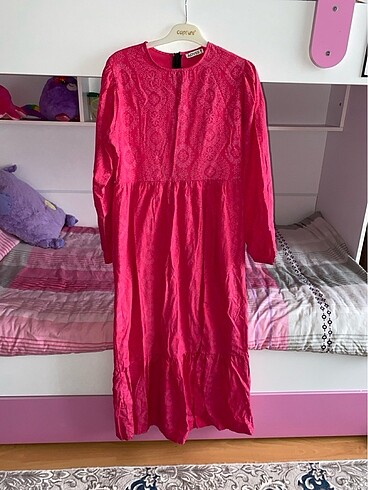 PEMBE ELBİSE
