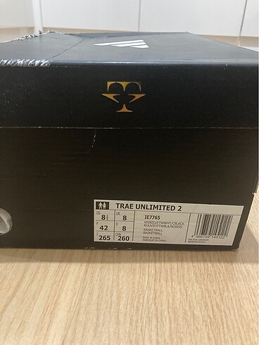 42 Beden kırmızı Renk adidas trae young basketbol ayakkabısı