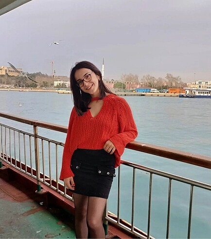 Sıyah kot etek