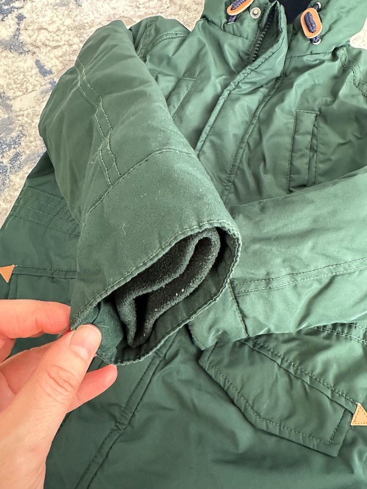 Erkek Çocuk Koyu Yeşil Kapüşonlu Mont - Görsel 4