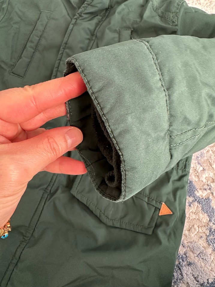 Erkek Çocuk Koyu Yeşil Kapüşonlu Mont - Görsel 3