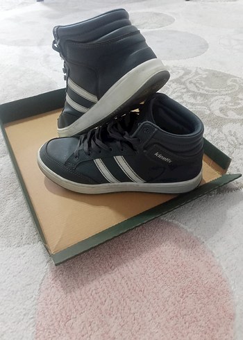 Gri Yandan Çizgili Spor Ayakkabı - Görsel 5