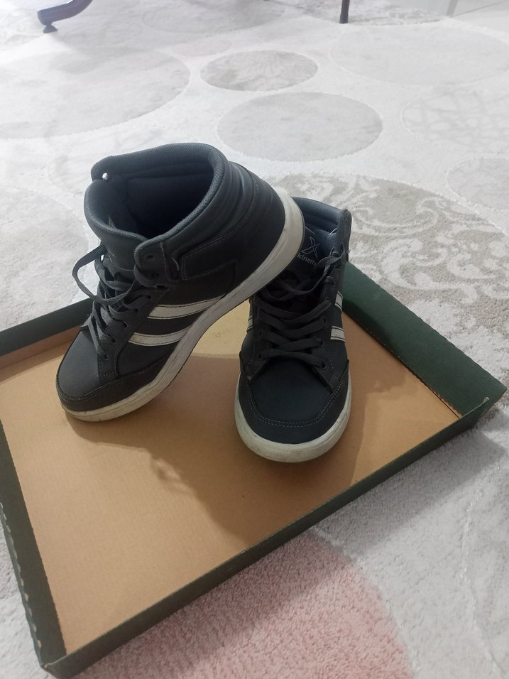 Gri Yandan Çizgili Spor Ayakkabı - Görsel 4