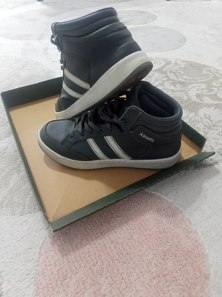 Gri Yandan Çizgili Spor Ayakkabı - Görsel 5