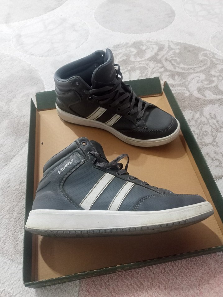 Gri Yandan Çizgili Spor Ayakkabı - Görsel 2