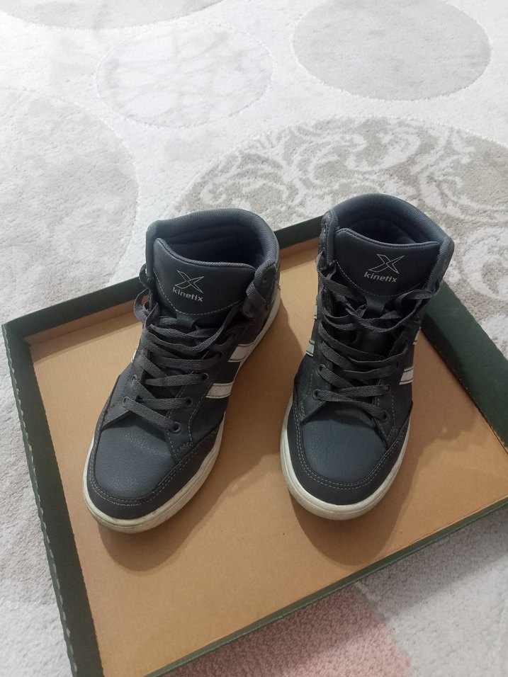 Gri Yandan Çizgili Spor Ayakkabı - Görsel 3