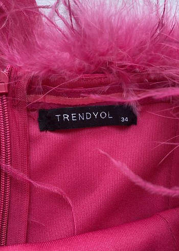 Pembe Uzun Kayık Yaka Kürklü Abiye Elbise - Görsel 2