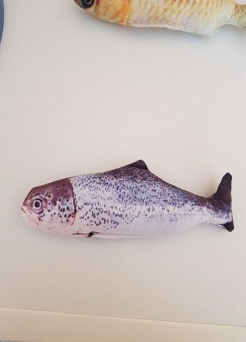  Balık kedi oyuncağı